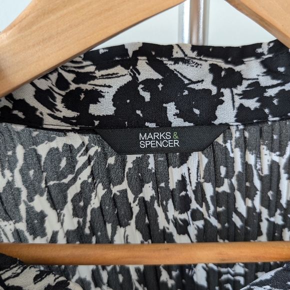 NWOT Marks & Spencer Button Up Blouse - Picture 3 of 6